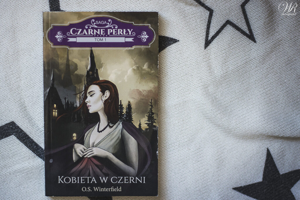 Kobieta w czerni