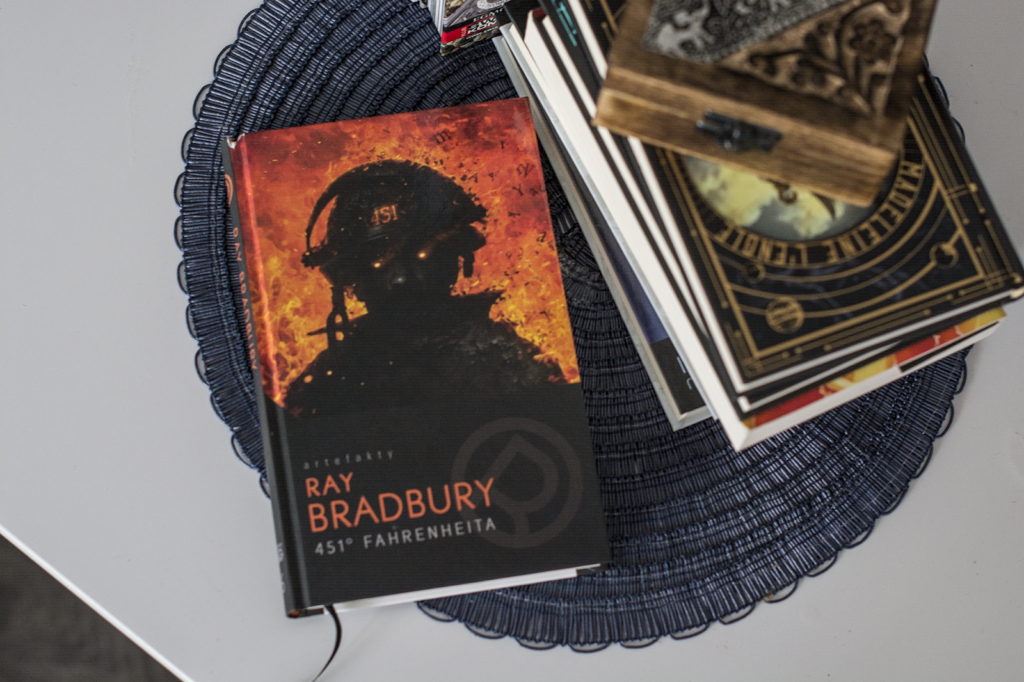 451° Fahrenheita recenzja klasycznej dystopii