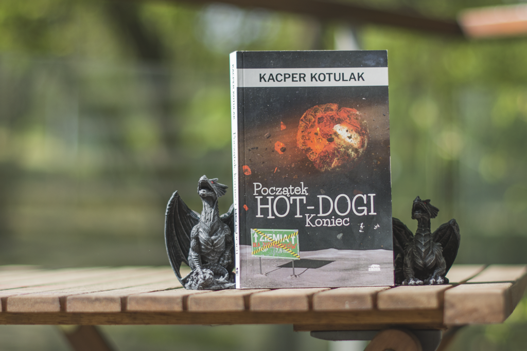 Początek, koniec i hot dogi