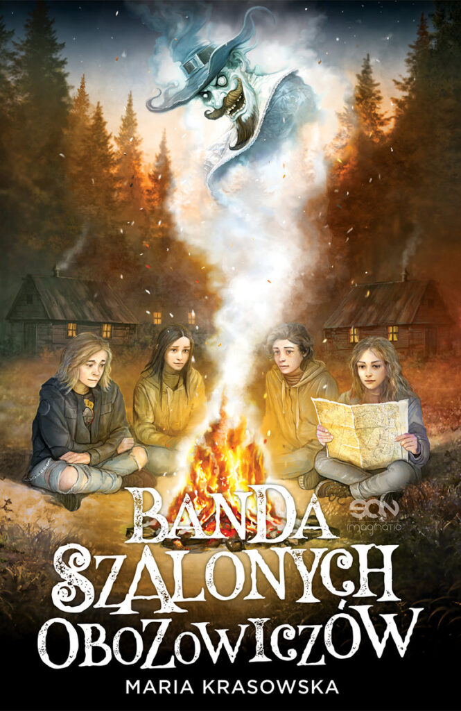 Banda szalonych obozowiczów Marria Krasowska - okładka książki, dzieci siedzą przy ognisku, w tle drewniane chaty i las. Z ogniska wychodzi duch z wąsami i kapeluszem