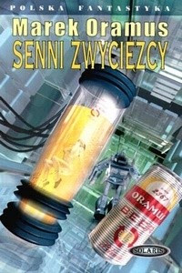 Senni zwycięzcy - po lewej człowiek w kapsule, po prawej fikcyjna puszka piwa