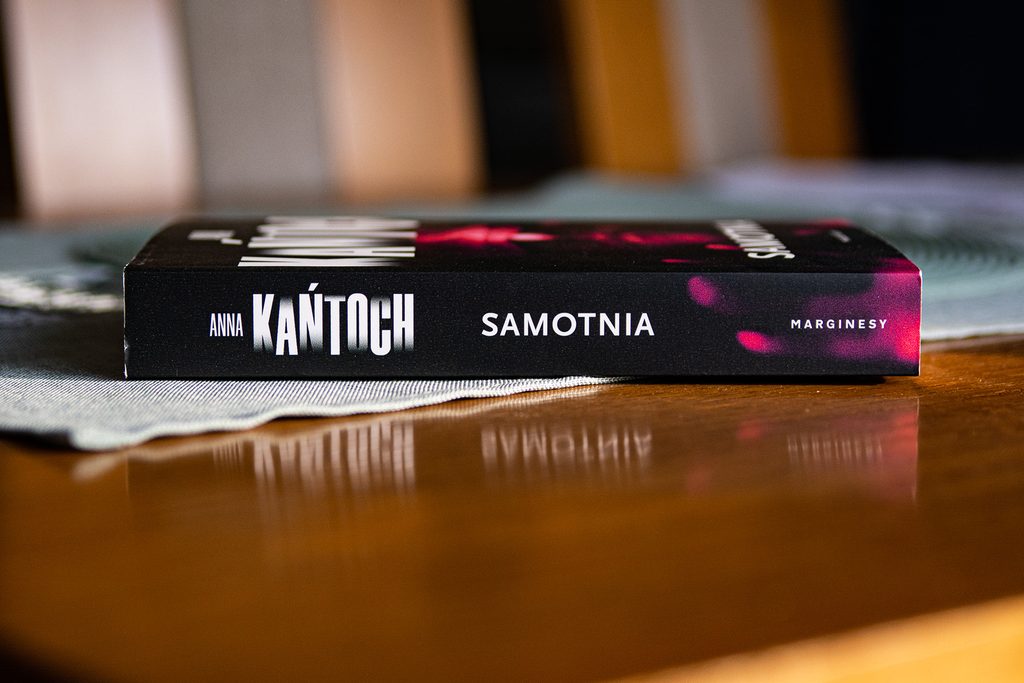 Samotnia Anny Kańtoch  grzbiet