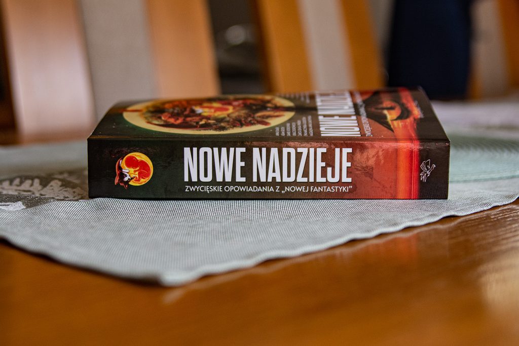 Nowe Nadzieje  grzbiet