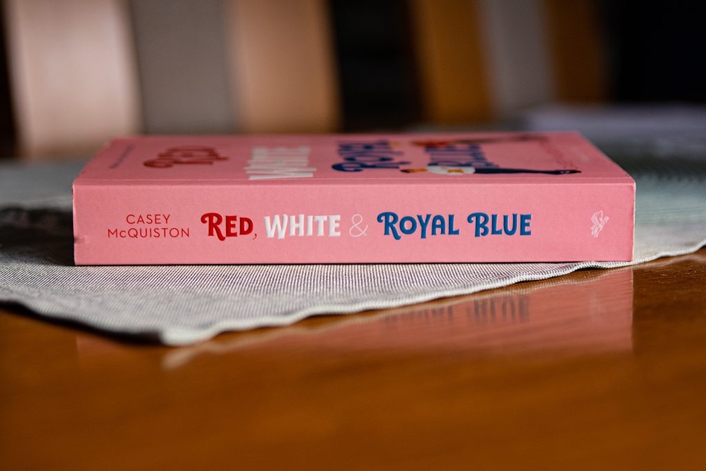 Red, White & Royal Blue grzbiet