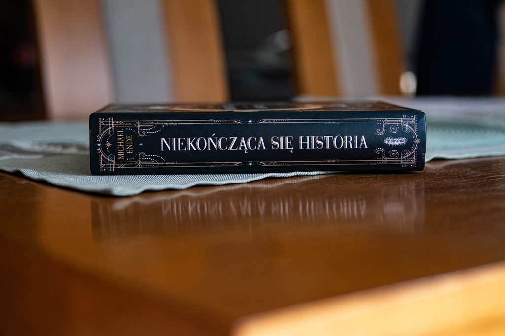 Niekończąca się historia grzbiet