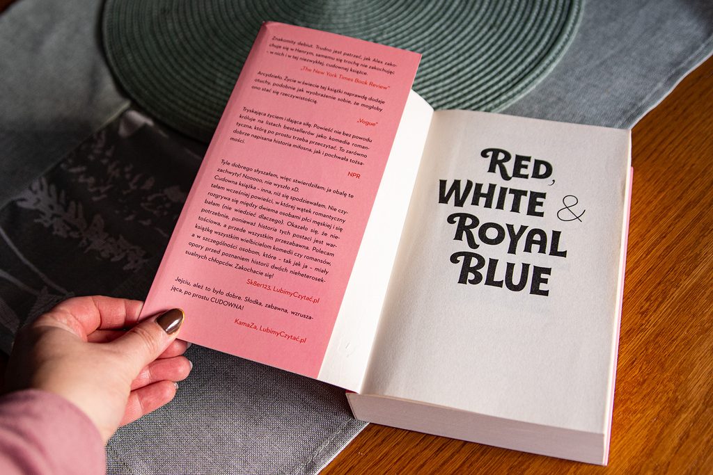 Red, White & Royal Blue skrzydełko