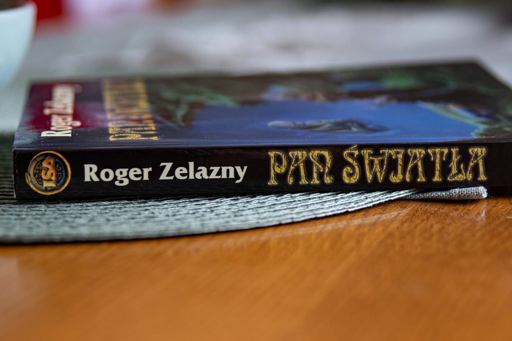 Pan Światła grzbiet