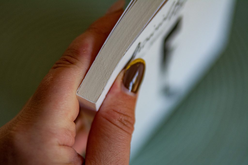 Stroiciel fortepianów łączenie kartek z grzbietem