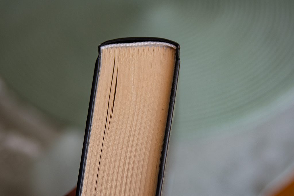 Niekończąca się historia łączenie kartek z grzbietem
