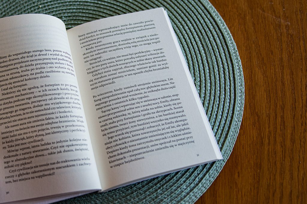 Stroiciel fortepianów otwarta książka