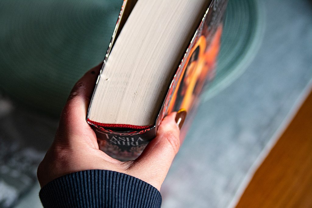 Jaśminowy tron  łączenie kartek z grzbietem